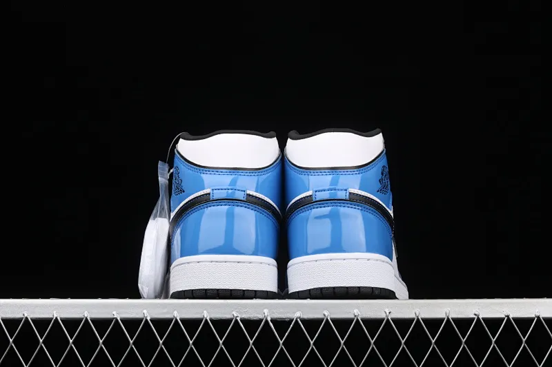 All categories Air Jordan Jordan series basketball shoes Air Jordan 1 Mid Air Jordan 1 Mid AJ1 Joe 1 patent leather white and blue Zhongbang basketball shoes DD6834-402
